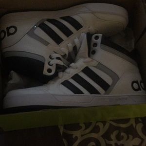 Adidas neo size 7 1/2 black and white